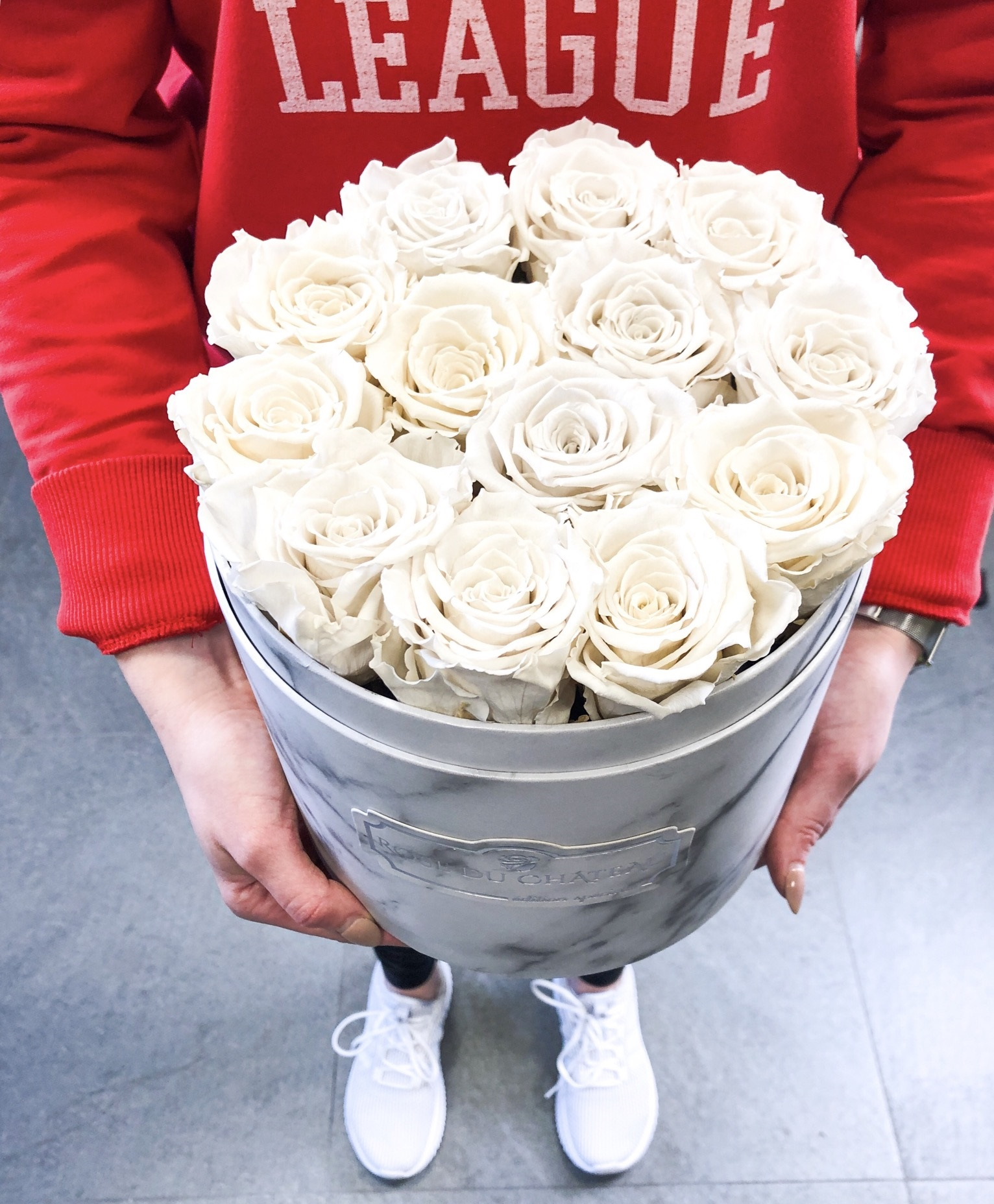 Białe Wieczne Róże Nowoczesny Flowerbox Mały Biały Marmurowy Białe Wieczne Róże Nowoczesny Flowerbox Mały Biały Marmurowy - obrazek 4