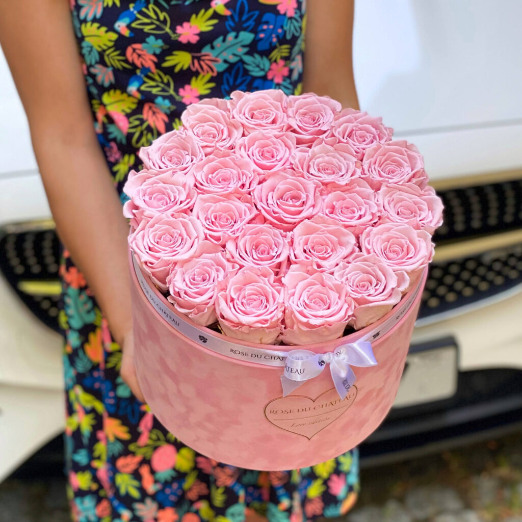 Bladoróżowe Wieczne Róże w Dużym Różowym Flokowanym Flowerboxie - Love Edition